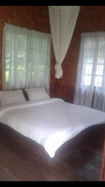 Ning Ning Guesthouse Muang Ngoi Dış mekan fotoğraf