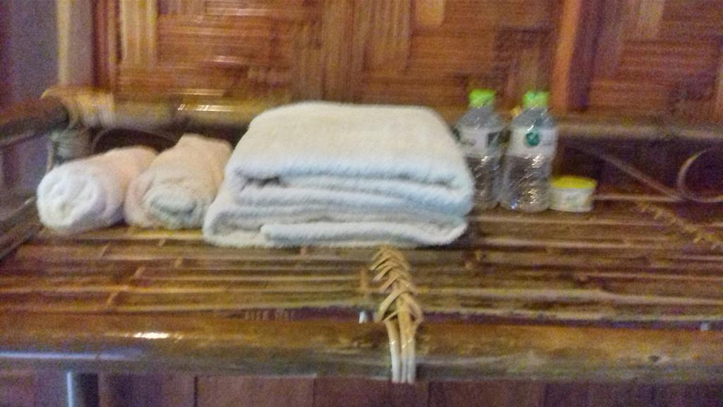 Ning Ning Guesthouse Muang Ngoi Dış mekan fotoğraf